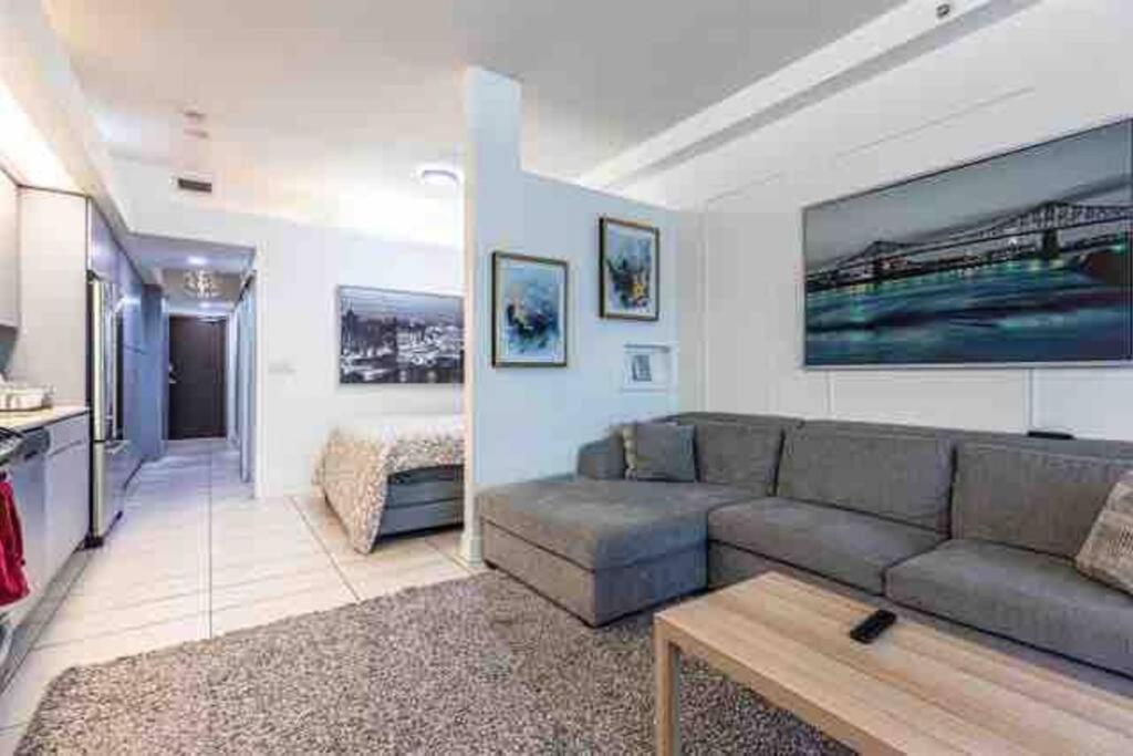 Beautiful Apartment Downtown, Mins To Rogers Arena, Stadium, Restaurants, Shops Vancouver Exterior photo