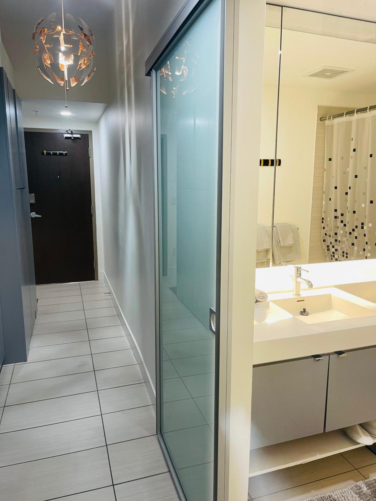 Beautiful Apartment Downtown, Mins To Rogers Arena, Stadium, Restaurants, Shops Vancouver Exterior photo